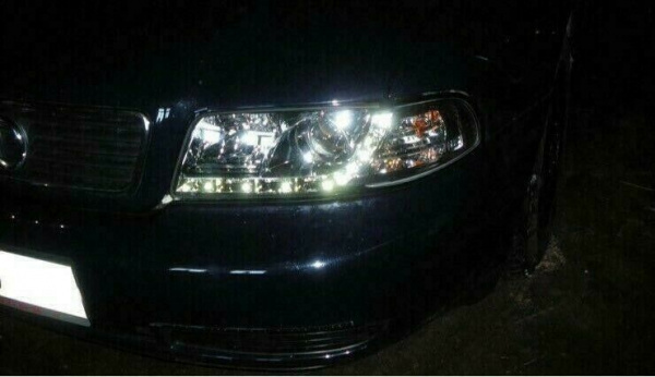 LED Tagfahrlicht Design Scheinwerfer für Audi A4 B6 00-04 chrom
